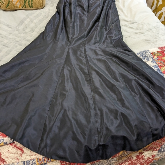 Carmen Marc Valvo Navy Silk evening full length skirt . Size 6 - Picture 7 of 8